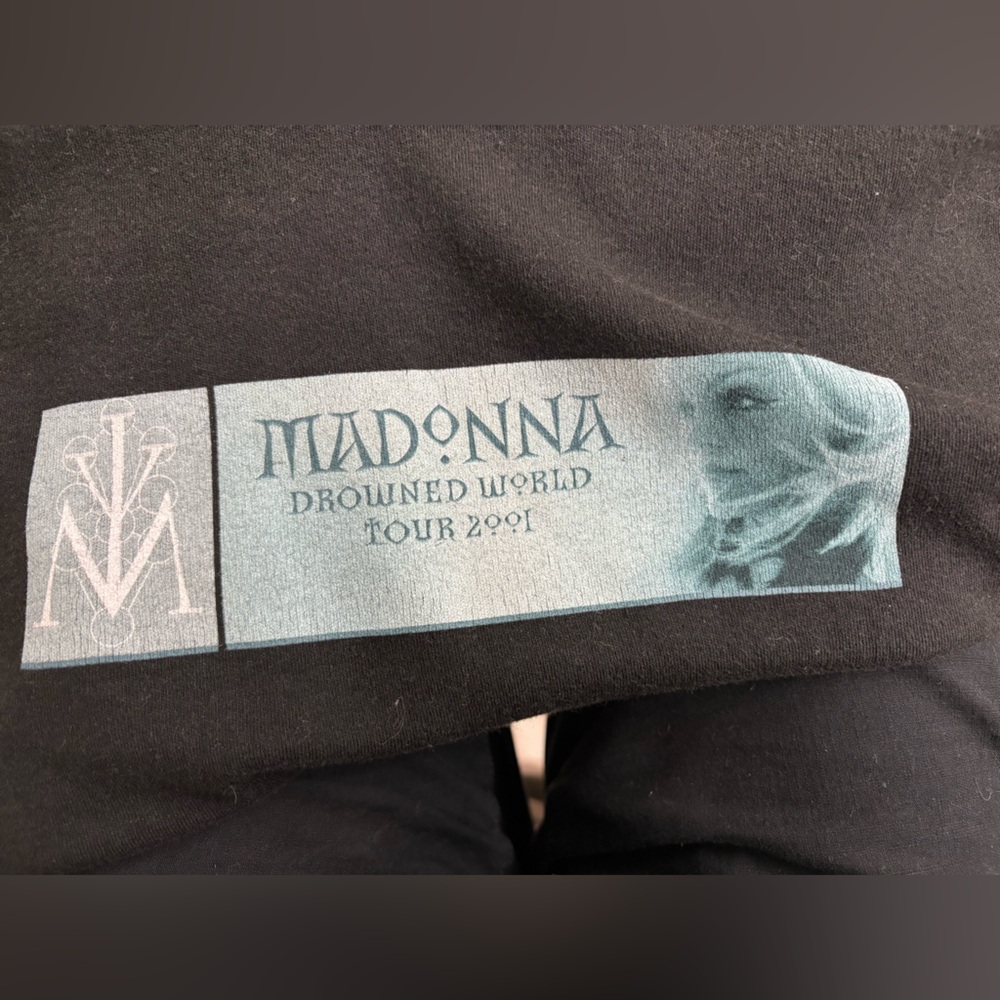 Vintage Madonna 2001 Drowned World Tour concert tee - SHRUNKEN FIT - Picture 6 of 10